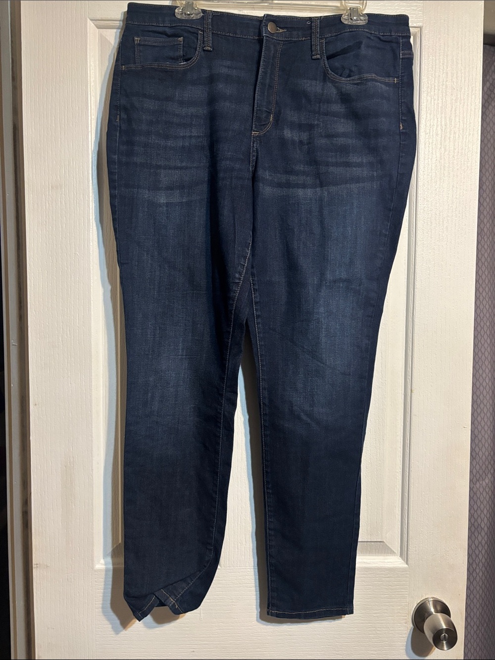 Universal Thread Dark Wash Straight-Leg Womens Jean